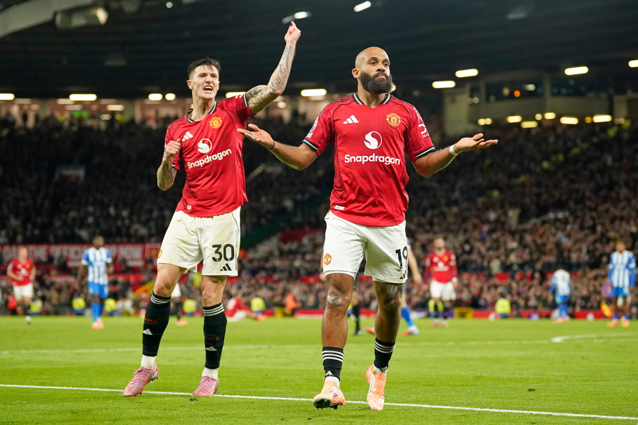 Манчестър Юнайтед, Брайън Мбемо