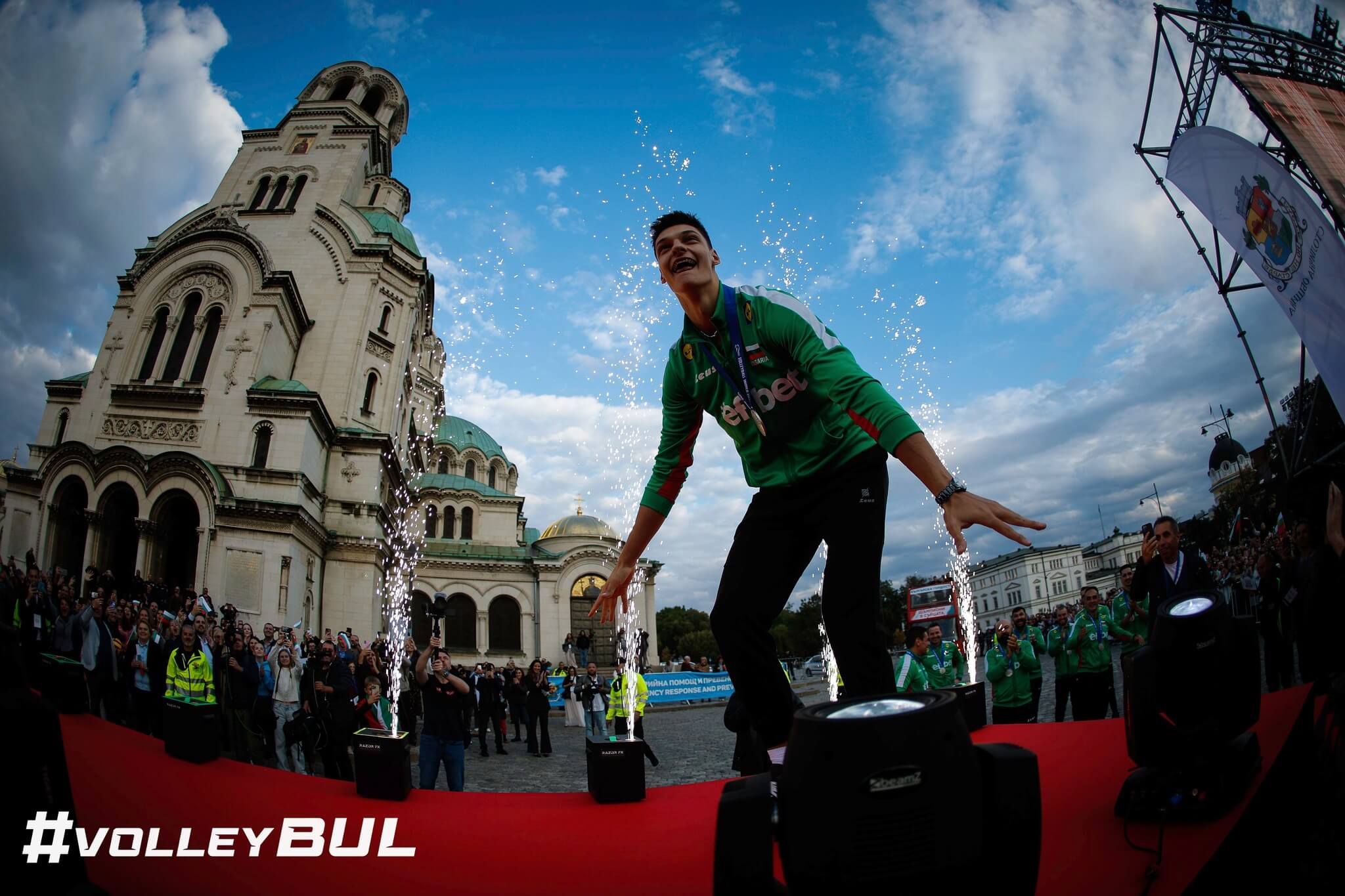 Алекс Николов