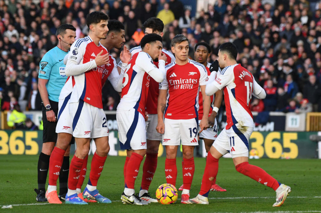 Jugadores del Arsenal contra el Wolverhampton