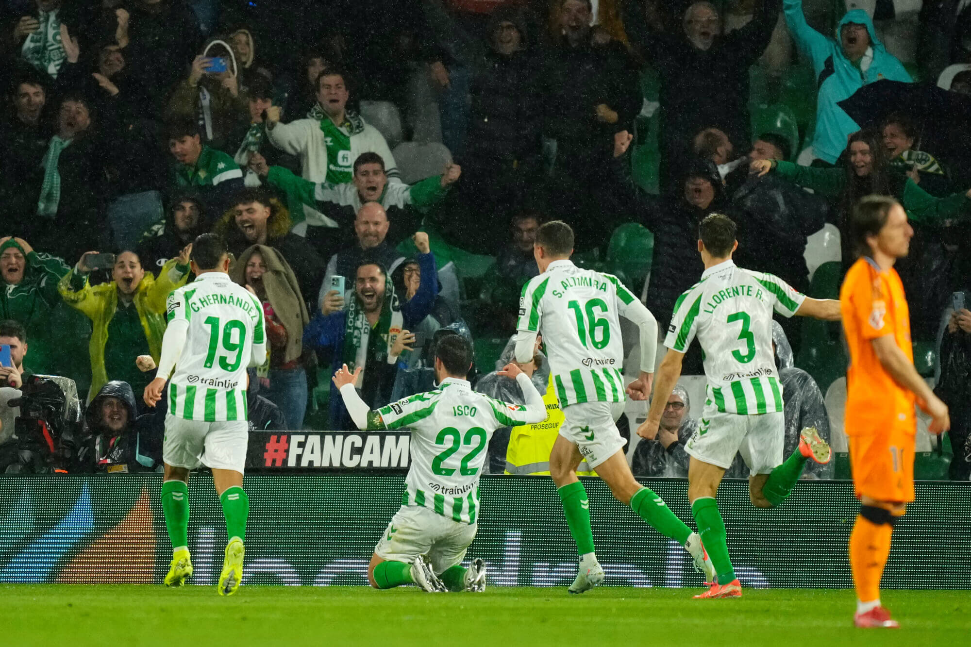 Los jugadores del Real Betis celebran