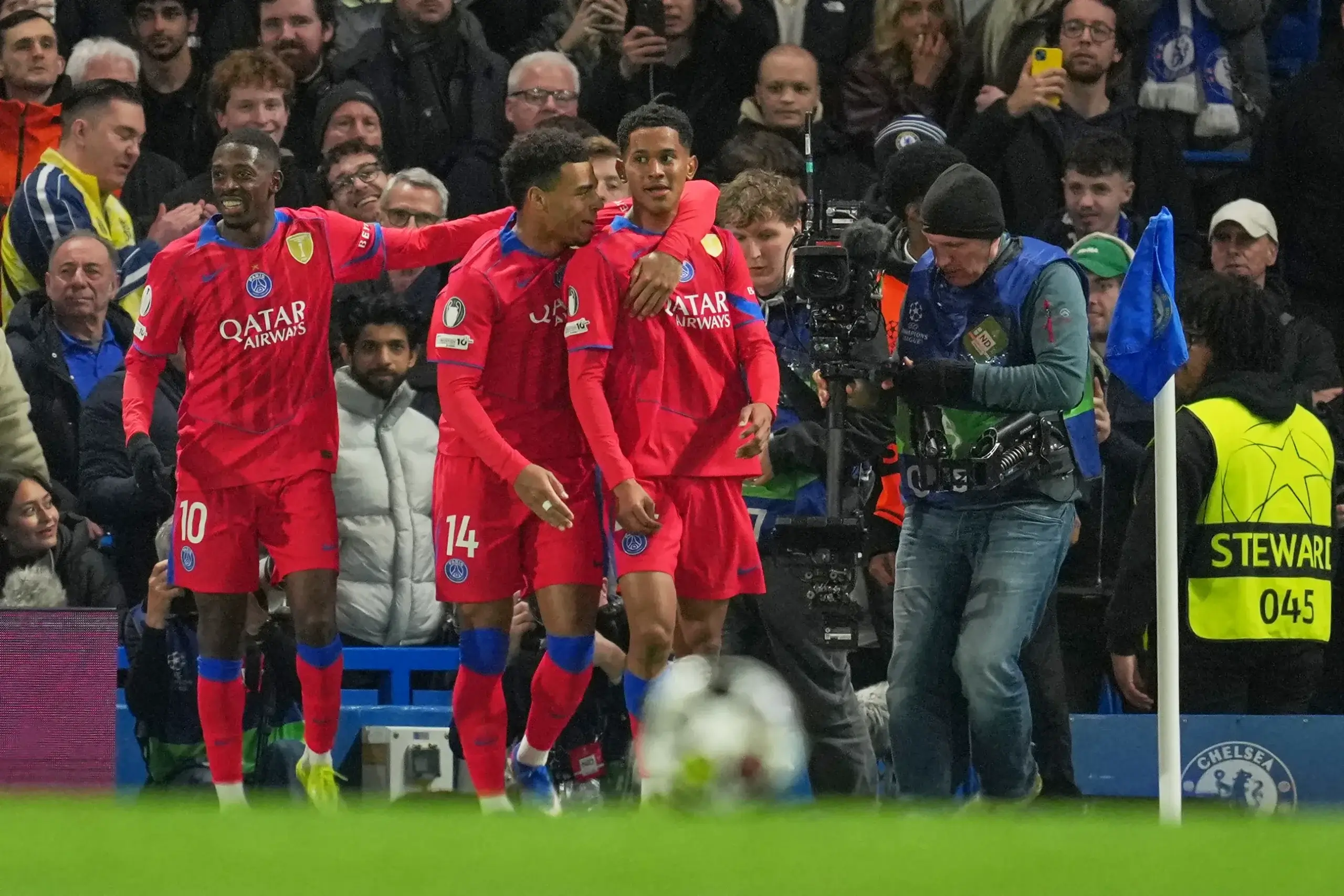 Усман Дембеле, Дезире Дуе и Сени Маюлу