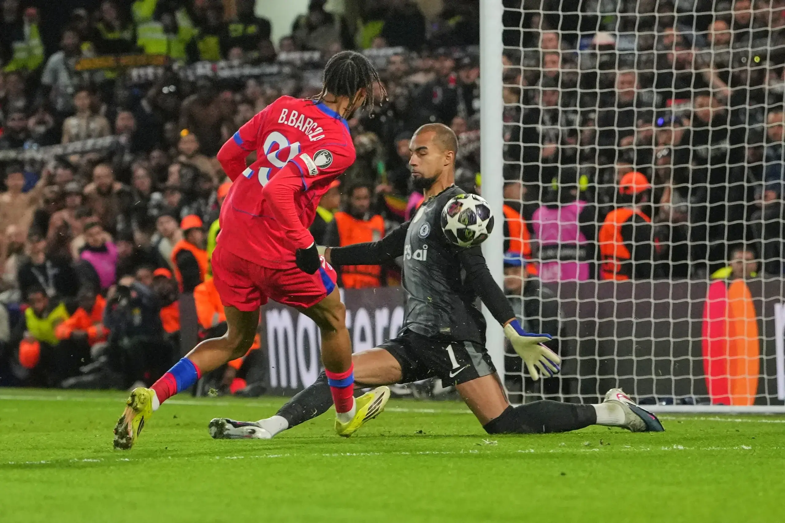 Роберт Санчес и Брадли Баркола