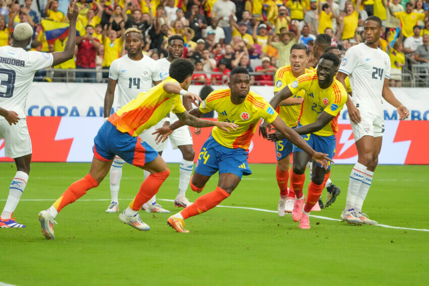 Jogadores da Colômbia comemoram gol na Copa América 2024