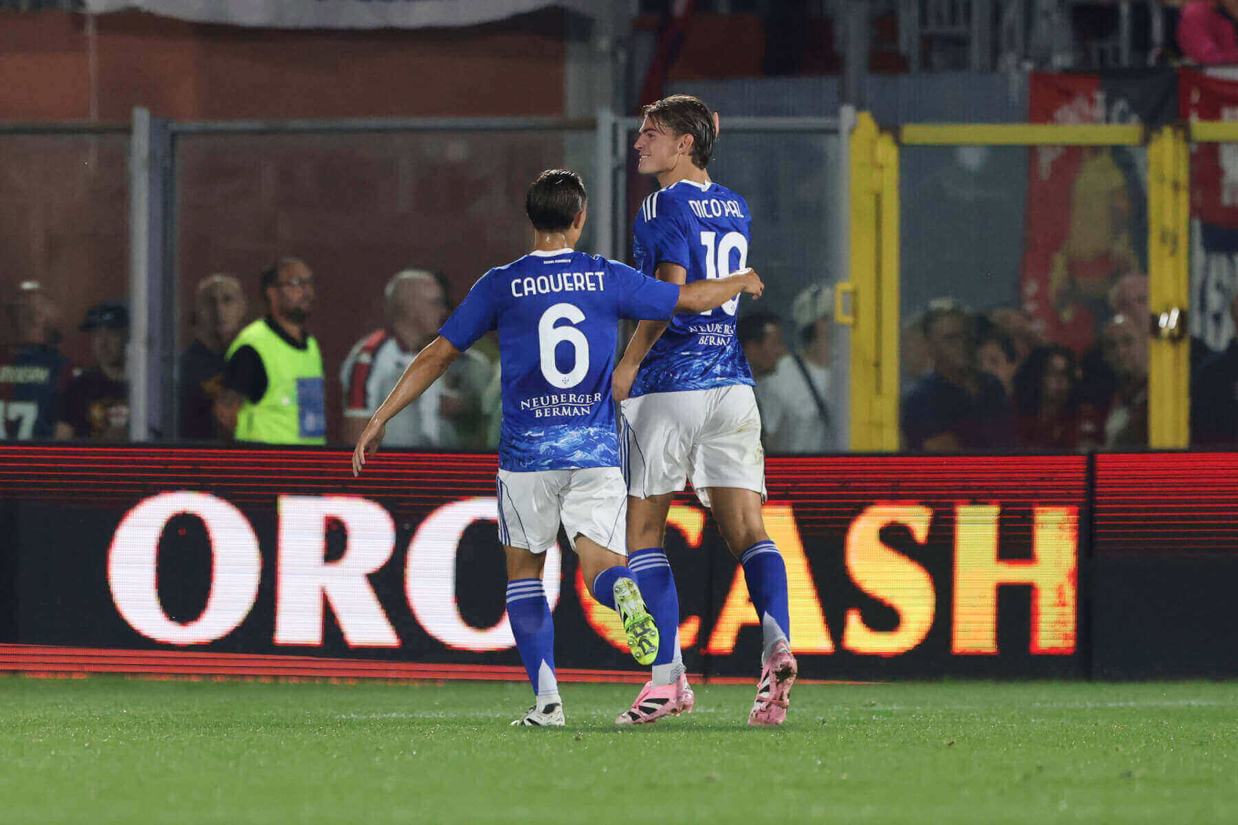 Nico Paz e Caqueret, Como