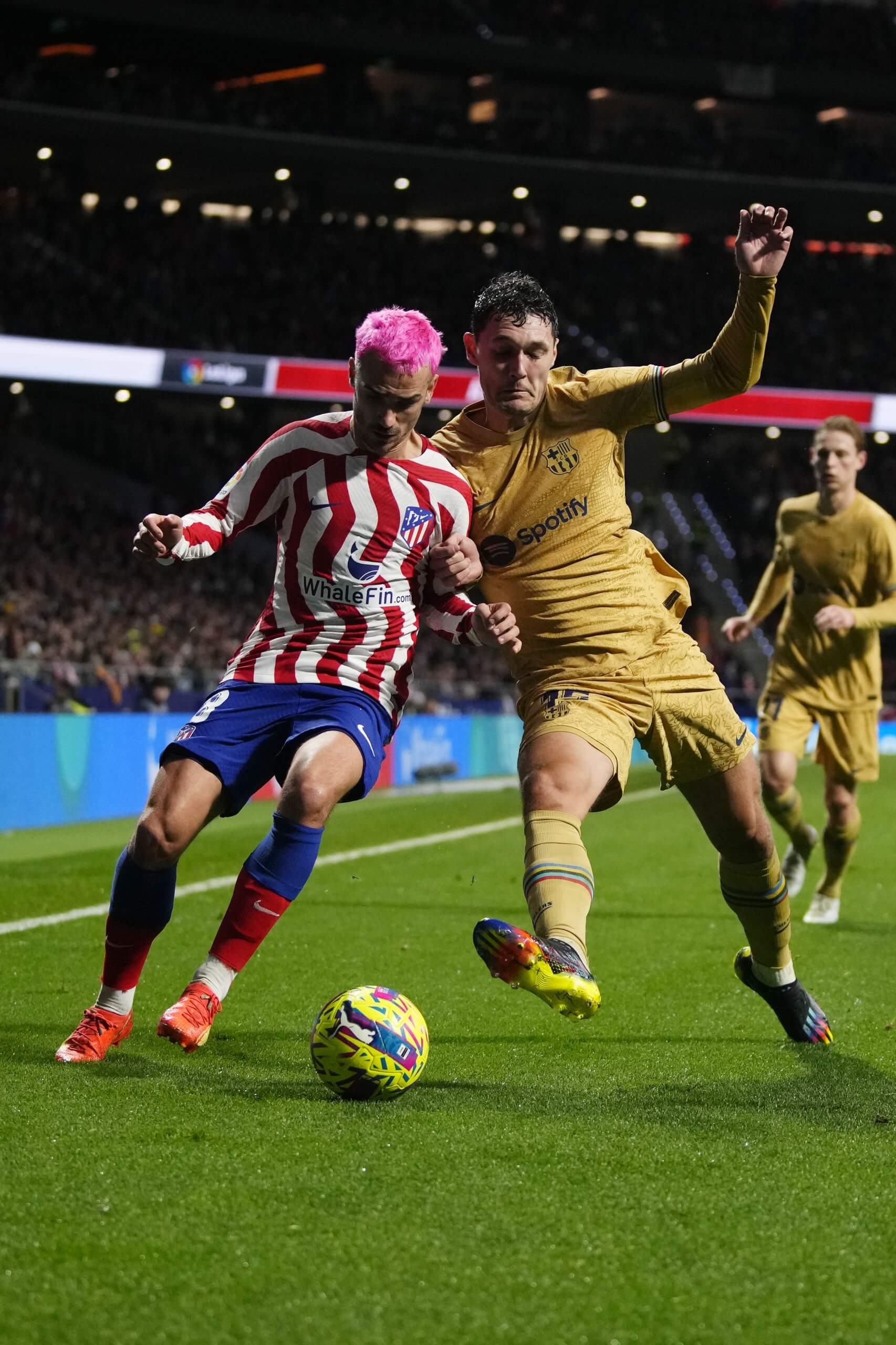 Испански гранд взима без пари един от най-добрите халфове