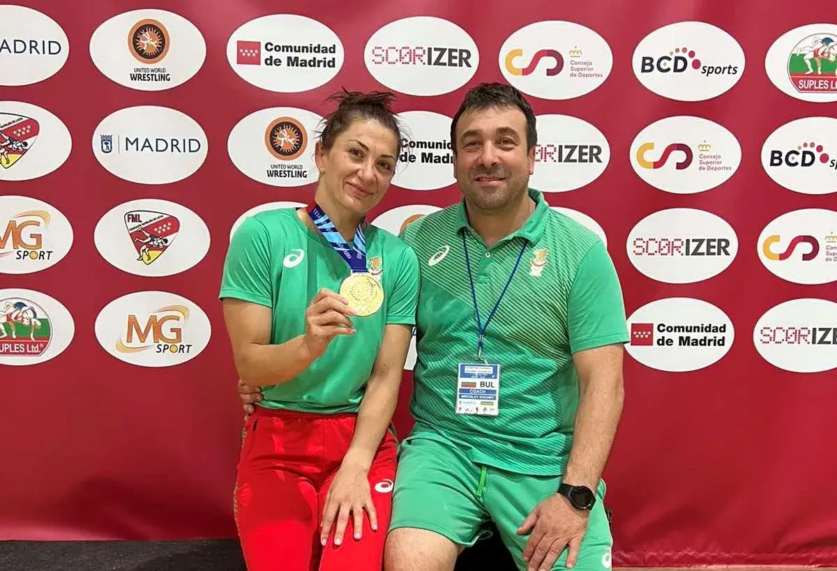 Евелина Николова