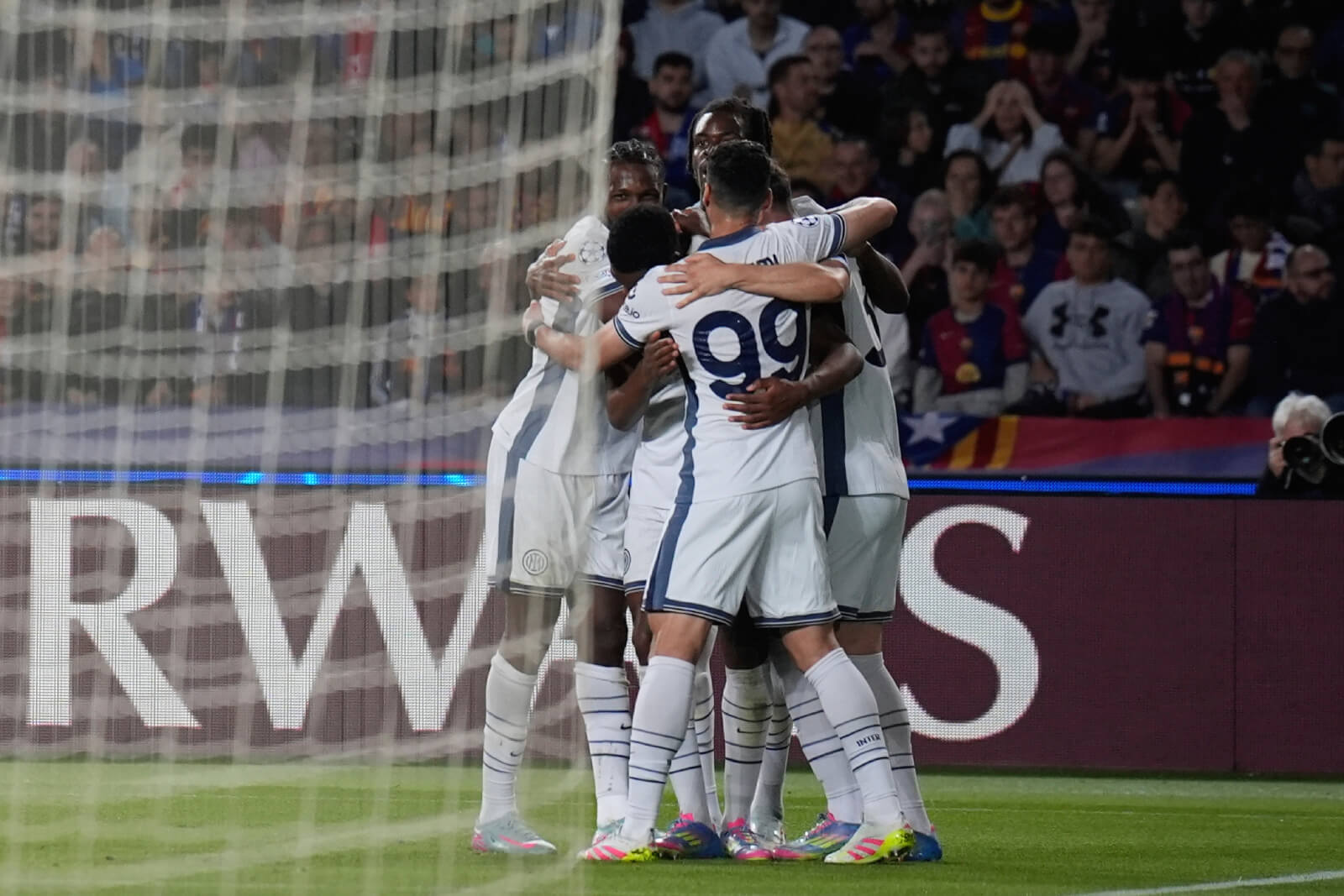 Jogadores do Inter comemoram um gol