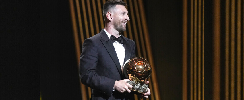 Leo Messi with his 8th FIFA Balon d'Or