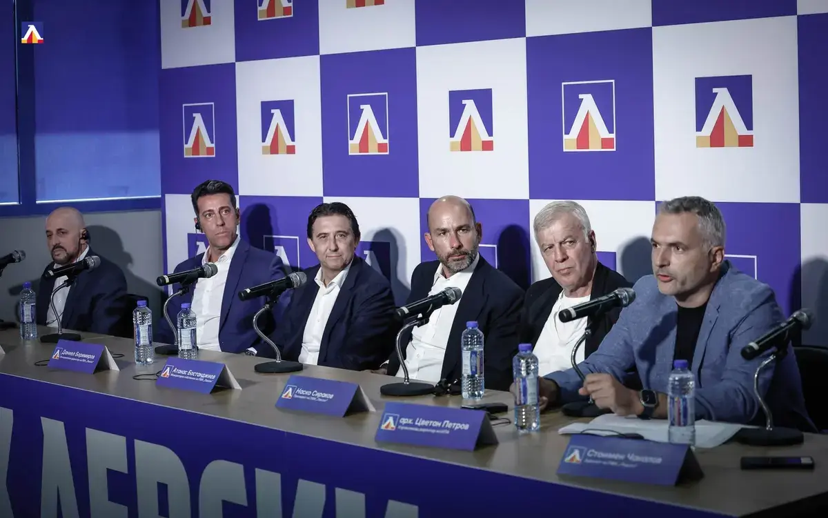 Клаудио Праковник, Еду Гаспар, Даниел Боримиров, Атанас Бостанджиев, Наско Сираков и Цветан Петров