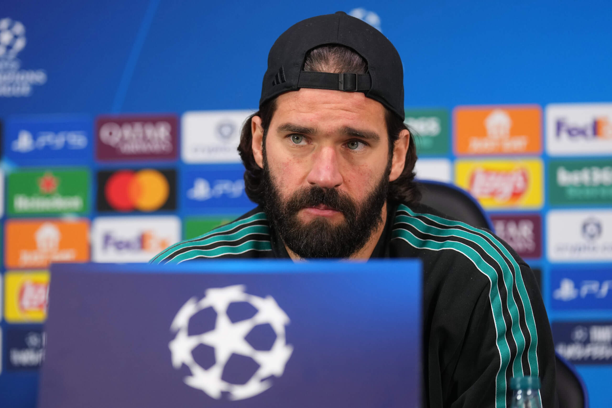 Алисон Бекер