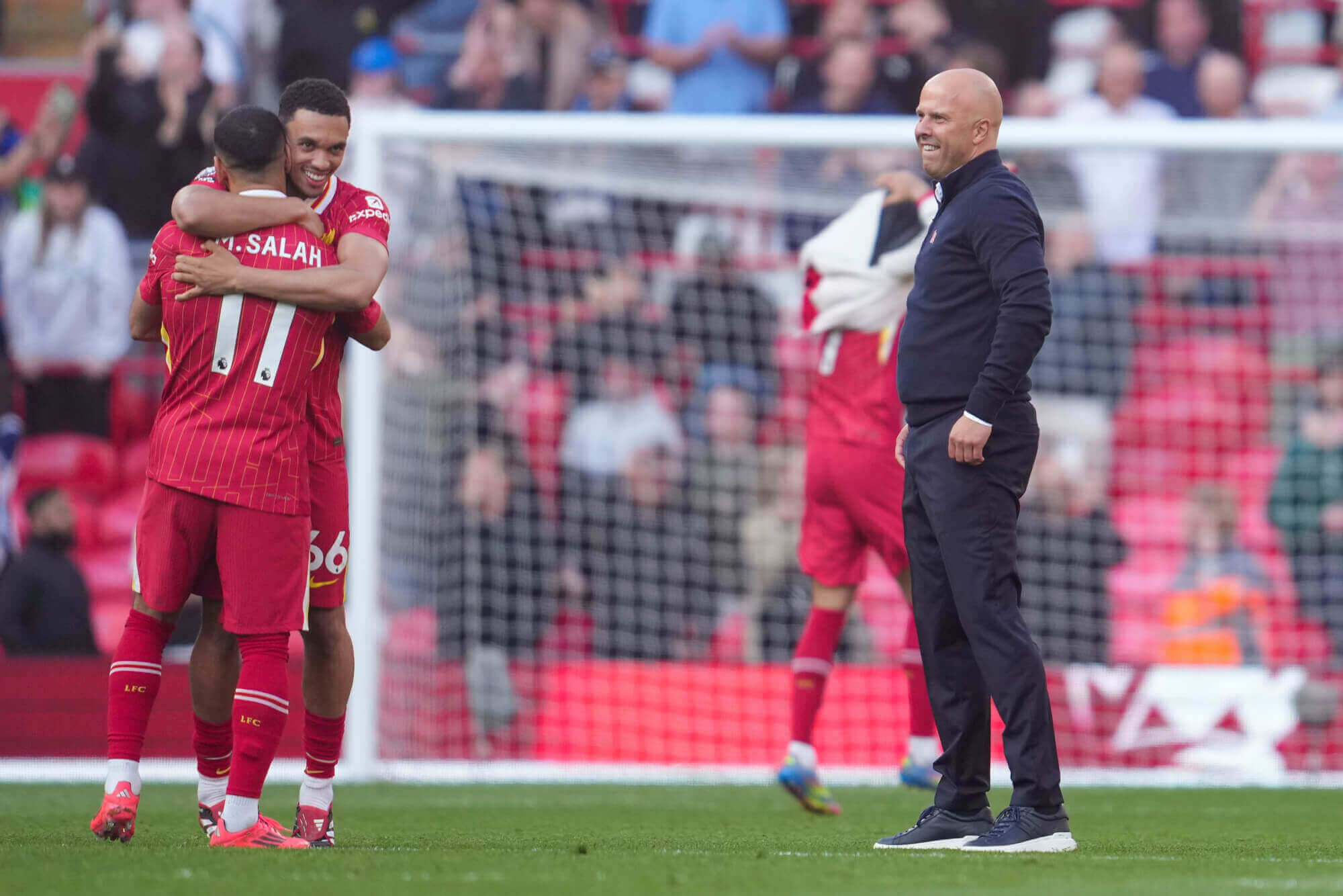 Jugadores del Liverpool y Arne Slot