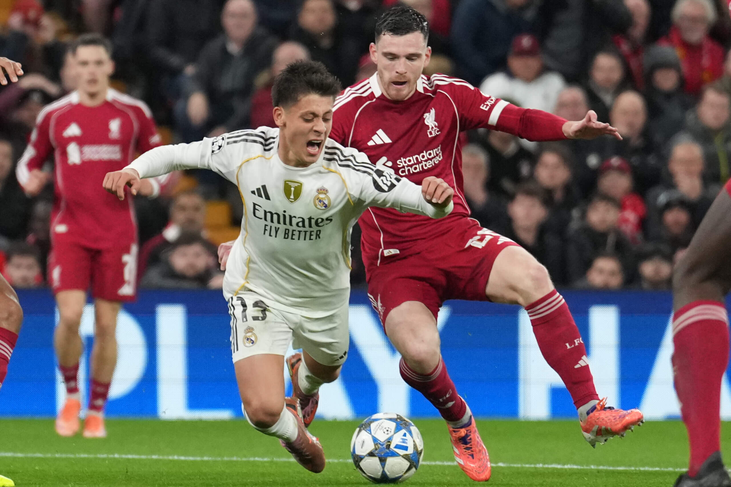 Андрю Робъртсън и Арда Гюлер