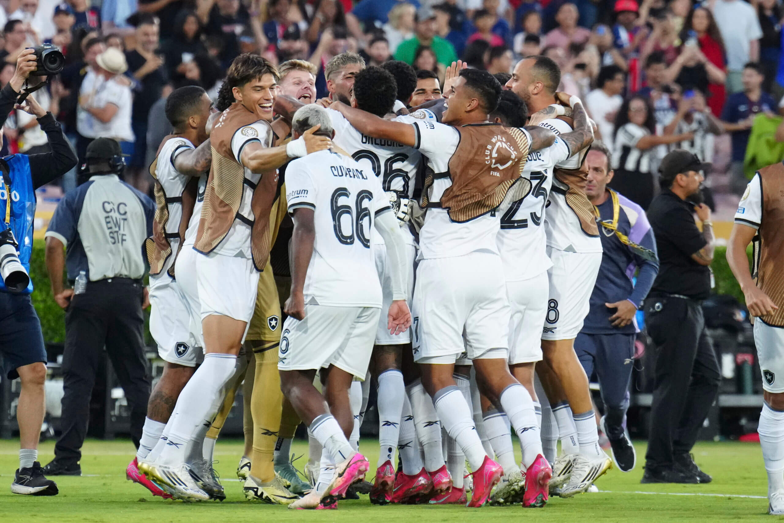 С кой прякор е известен бразилският клуб Фламенго?