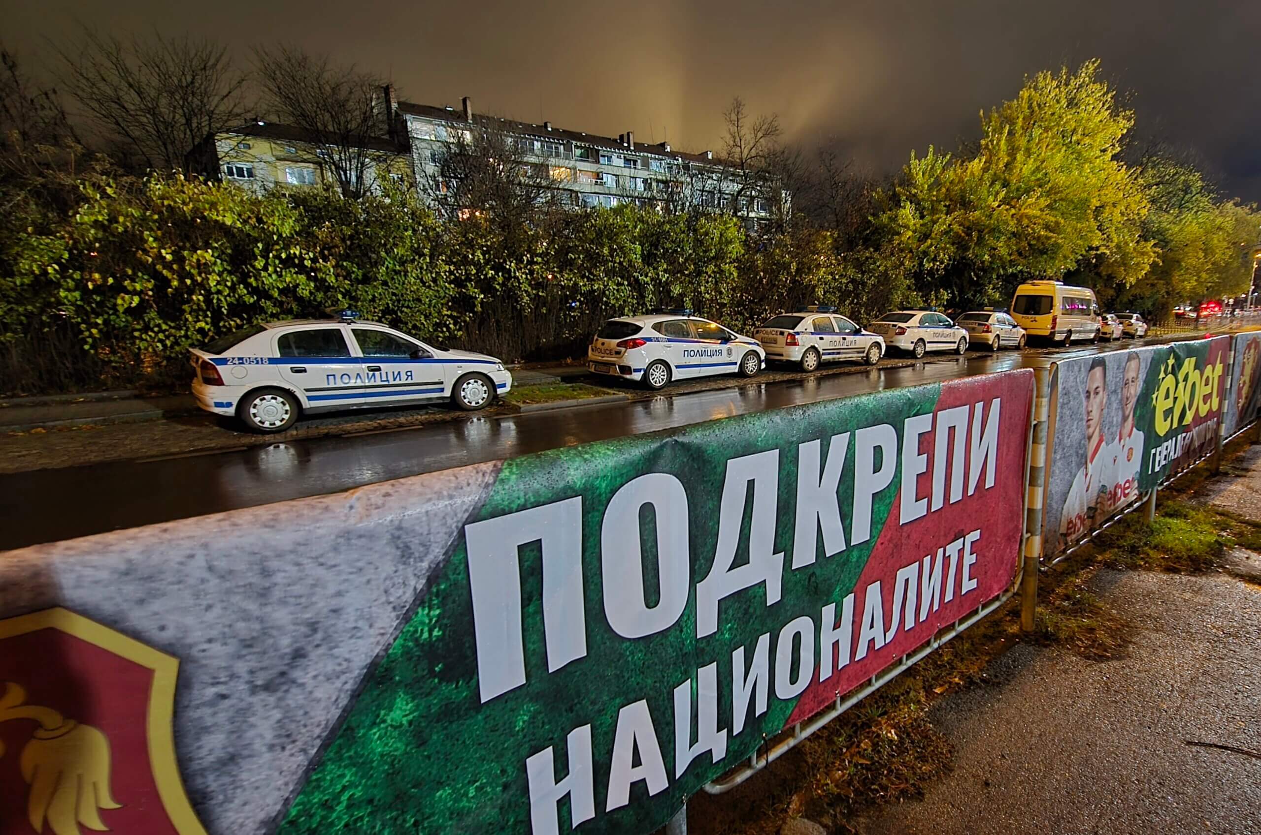 Патрулки на полицията пред Националния стадион Васил Левски