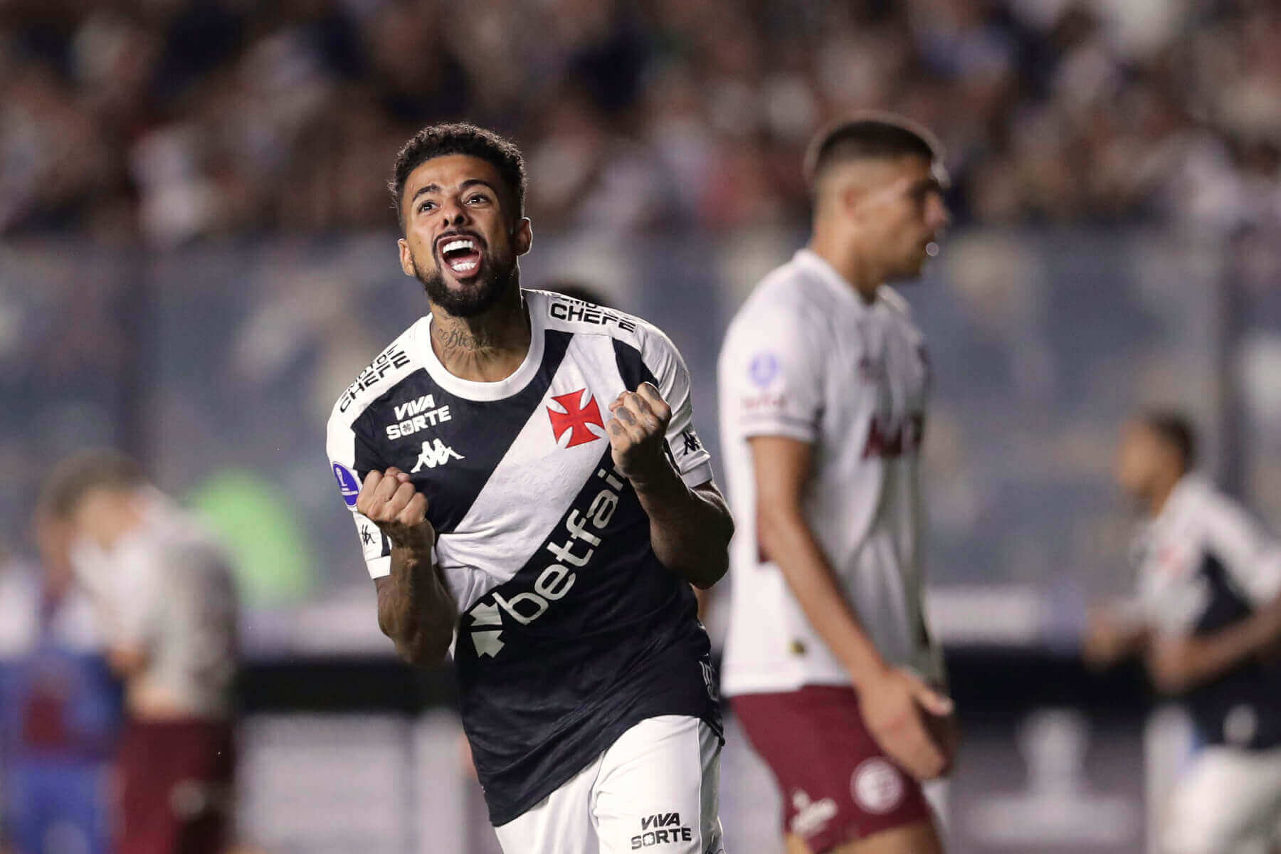 Paulinho, jogador do Vasco da Gama
