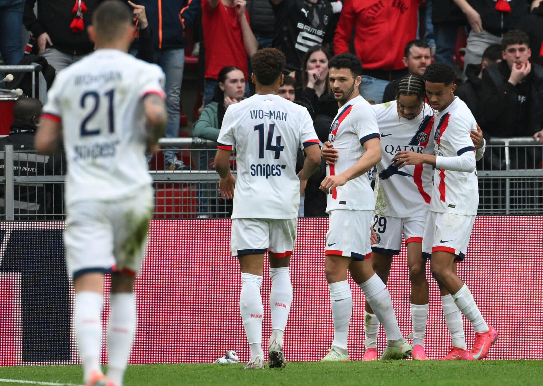 Los jugadores del PSG celebran un gol