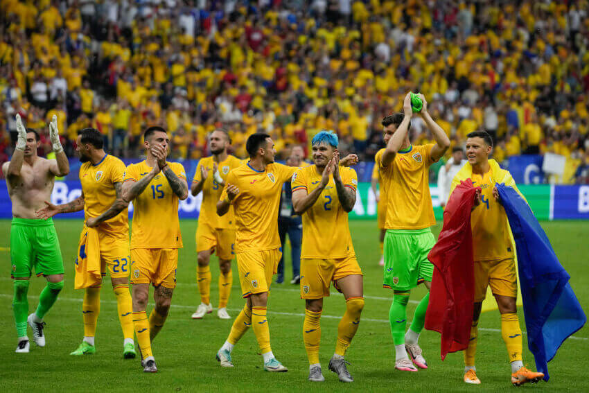 Romania players celebrate EURO2024