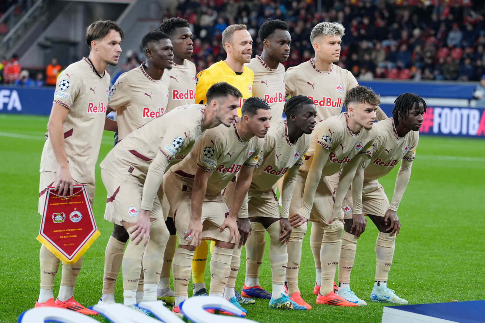 Equipo del FC Salzburg vs Bayer Leverkusen