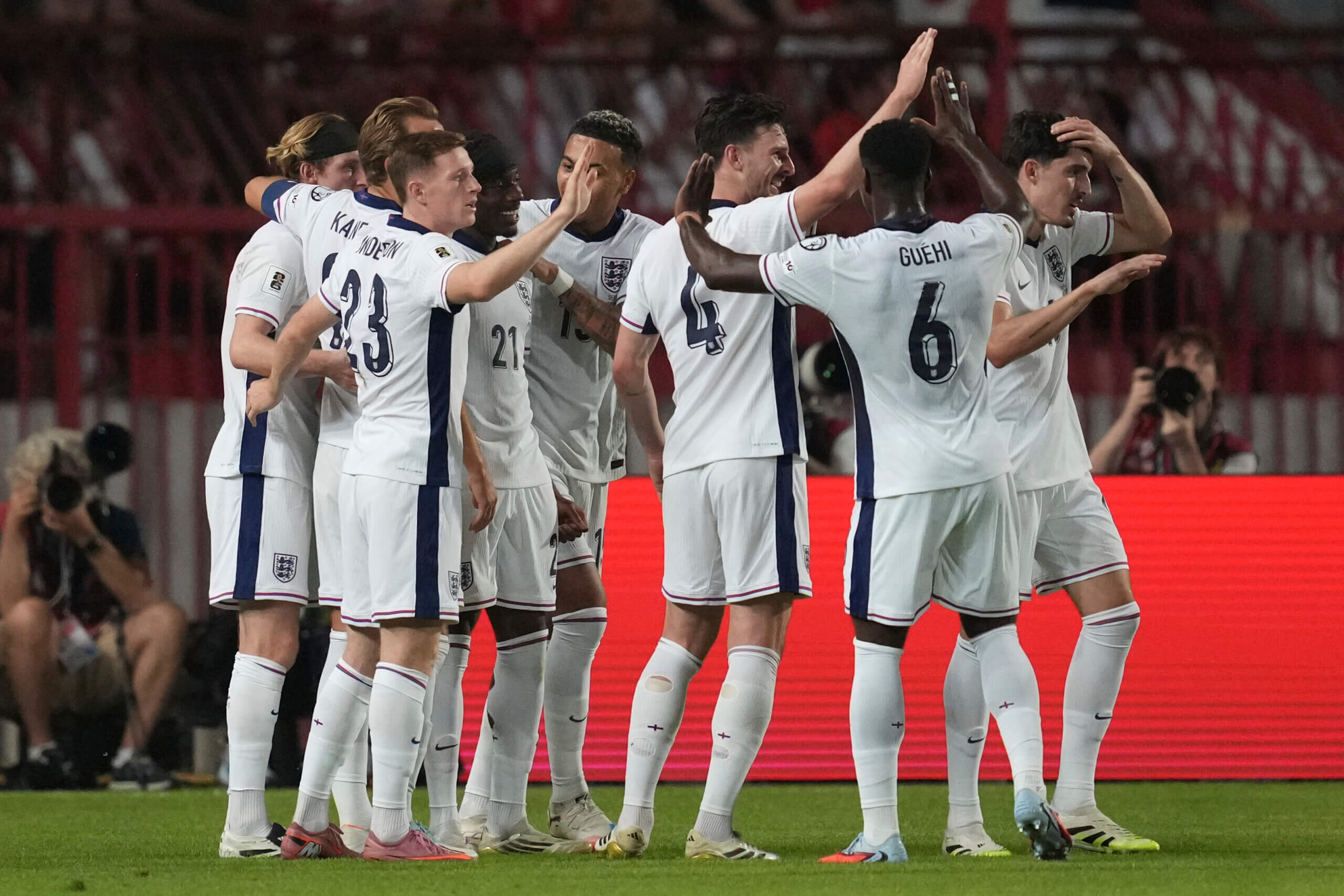 Нони Мадуеке, Англия