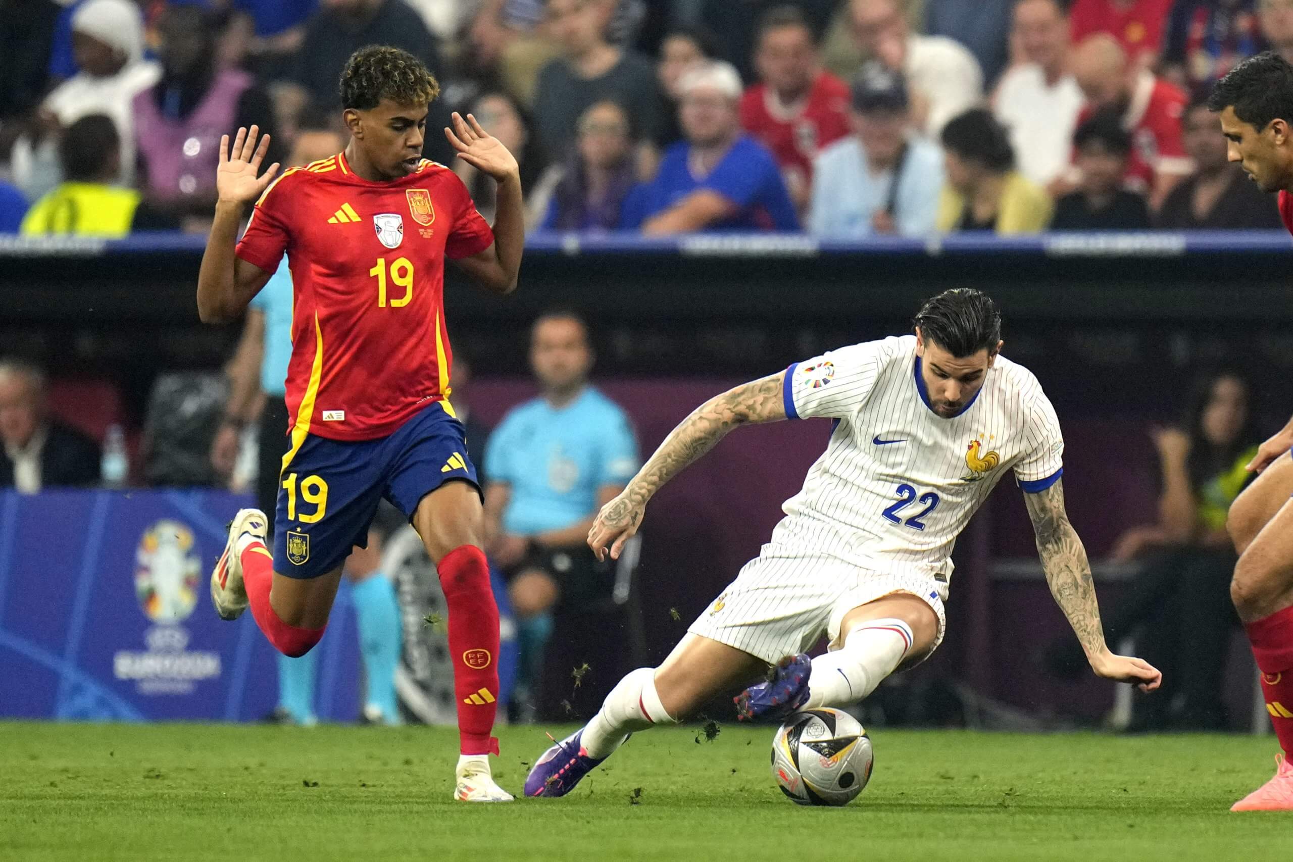 Ламин Ямал и Тео Ернандес