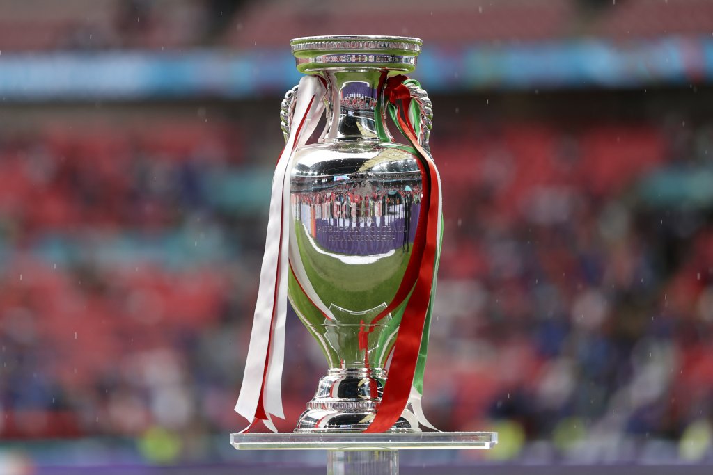 Трофеят от Европейското първенство по футбол