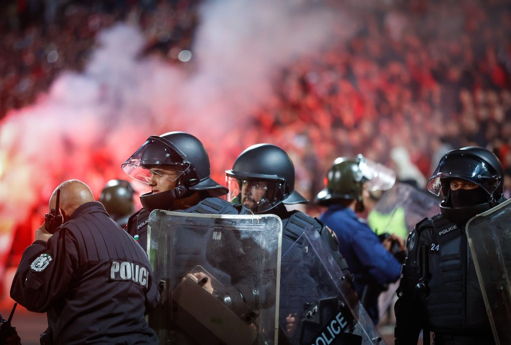 Полиция на стадион 
