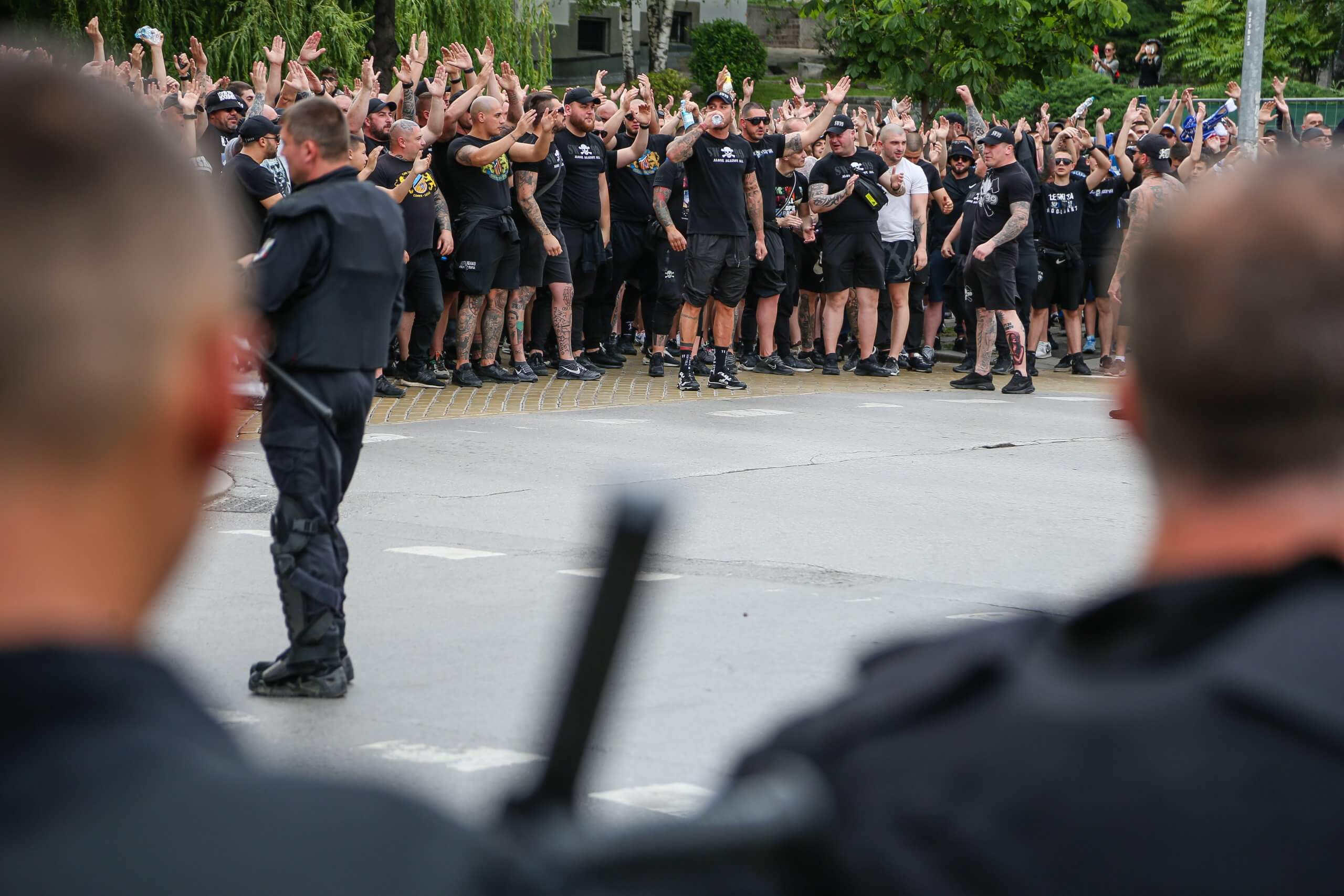 Шествието на феновете на Левски преди дербито с ЦСКА